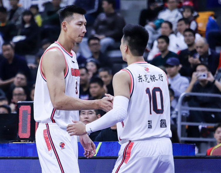 包含今晨法甲焦点战，广东宏远手感冰凉，态度坚定，训练强度明显提升的词条江南网页版